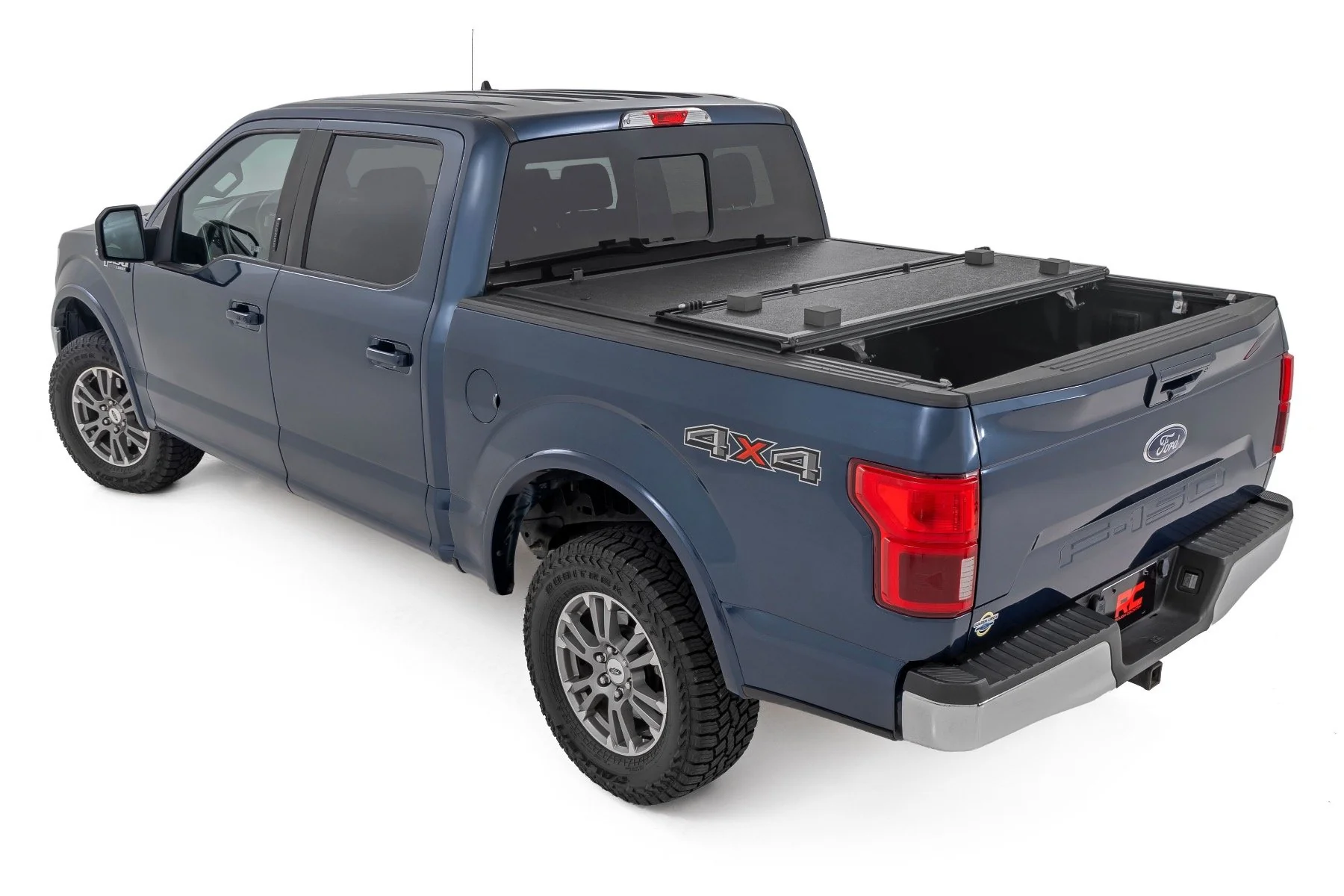 Hard Low Profile Bed Cover | 5'7" Bed | Ford F-150 2WD/4WD | 2015-2020 | Rough Country | 47220550B - Image 3