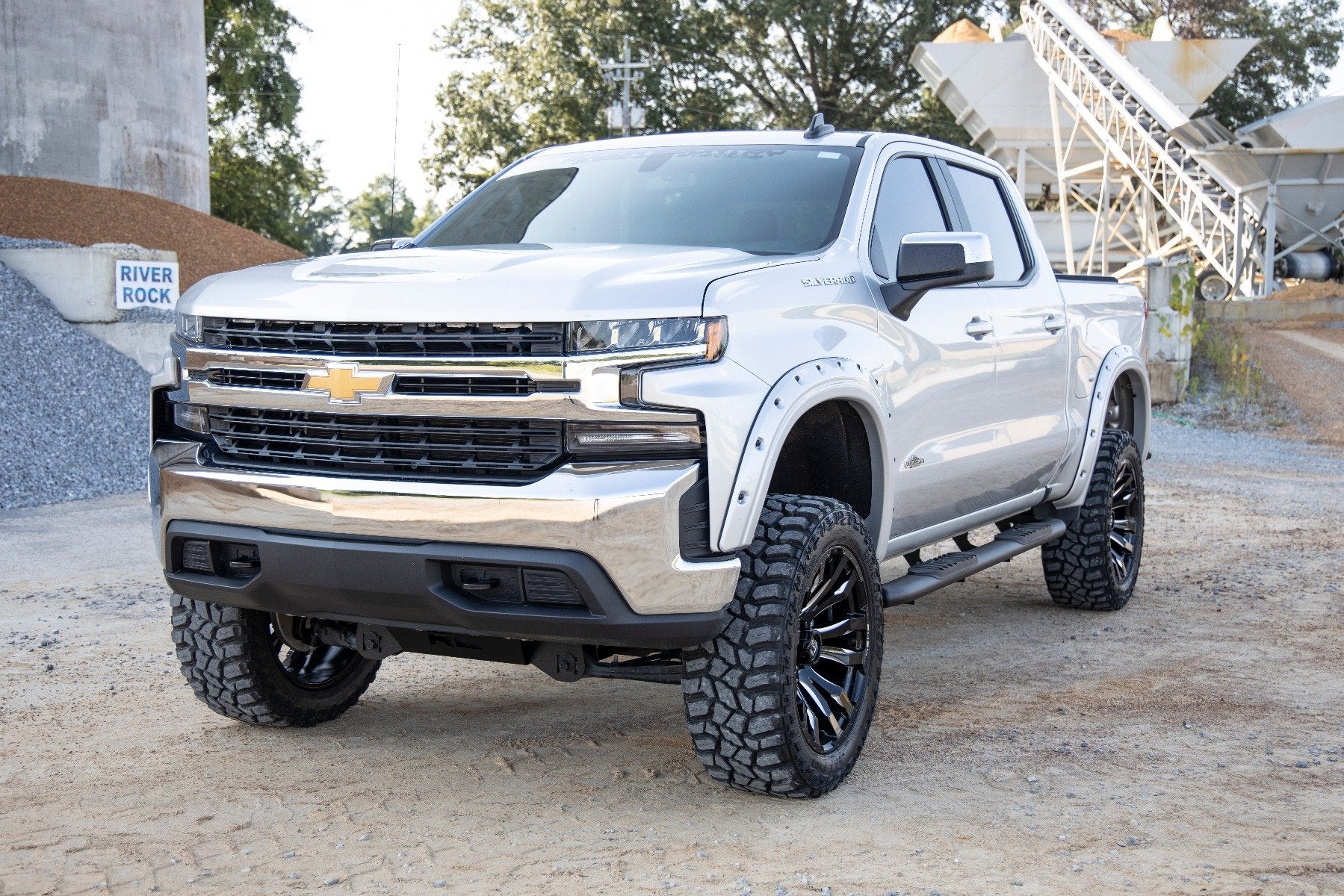 Oval Nerf Step | Crew Cab | Def Tank | Chevy/GMC 1500/2500HD/3500HD | 2009-2022 | Rough Country | 21002 - Image 2