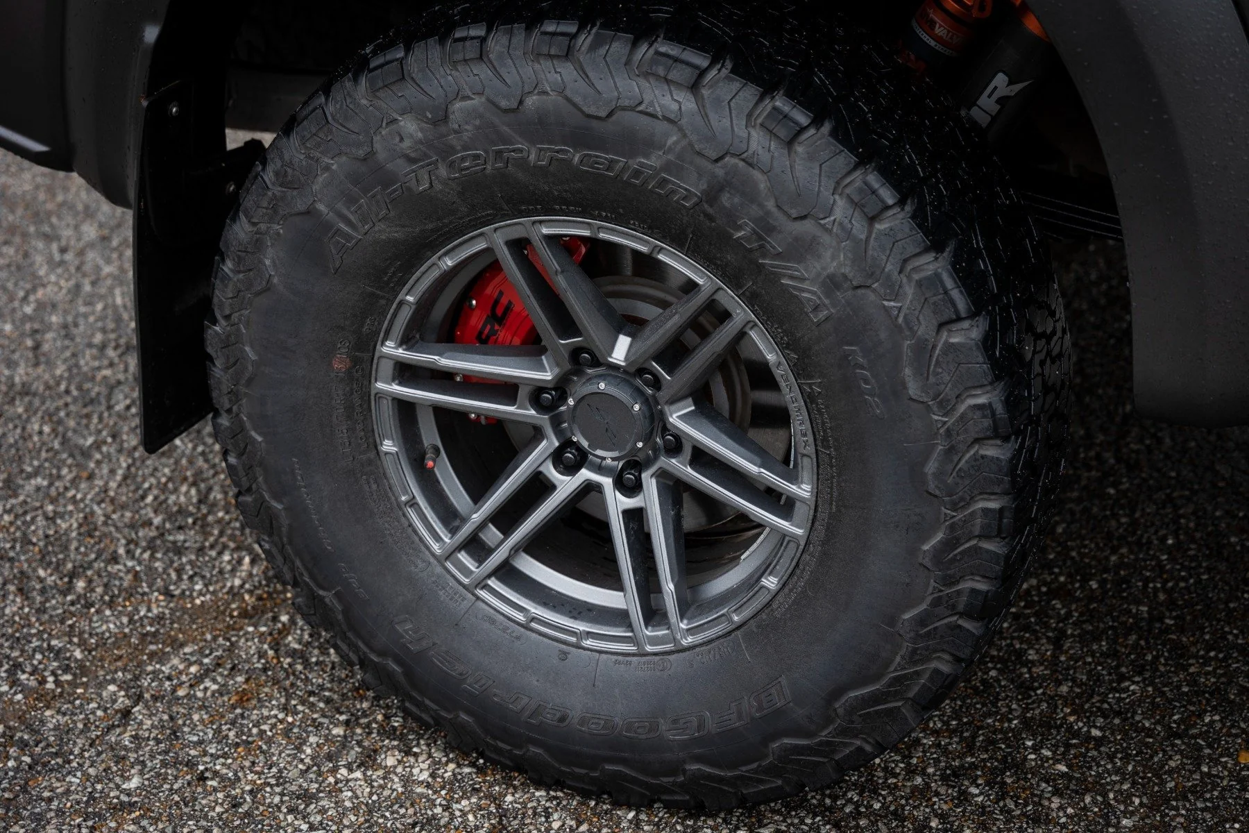 Caliper Cover | Red | Elec RR Brakes | Ford F-150 /Expedition | 2018-2022 | Rough Country | 71122A - Image 4