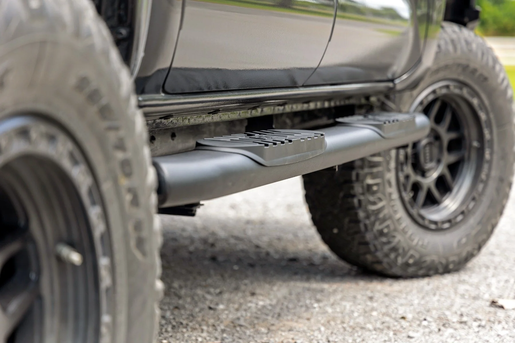 Oval Nerf Step | Double Cab | Black | Toyota Tacoma 2WD/4WD | 2005-2022 | Rough Country | 21008 - Image 6