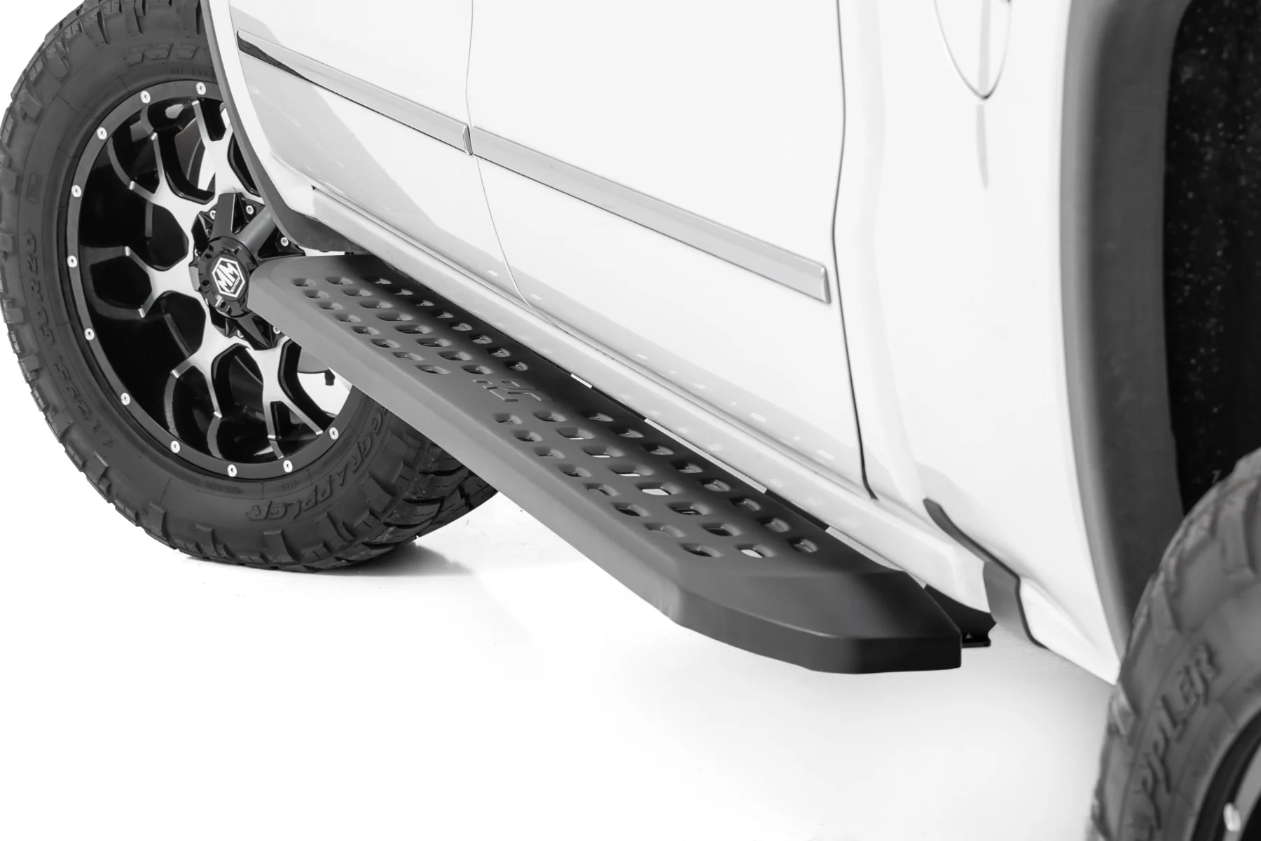 RPT2 Running Boards | Crew Cab | Chevrolet Silverado/GMC Sierra 1500/2500HD/3500HD | 2007-2018 | Rough Country | 44001