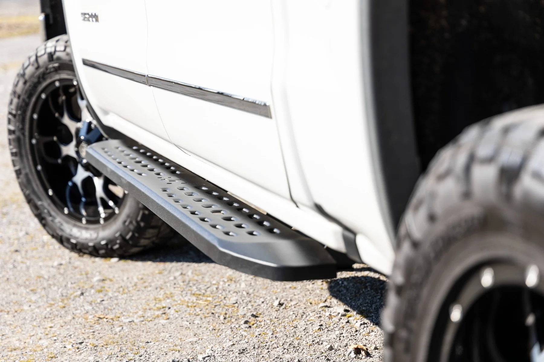 RPT2 Running Boards | Crew Cab | Chevrolet Silverado/GMC Sierra 1500/2500HD/3500HD | 2007-2018 | Rough Country | 44001 - Image 5