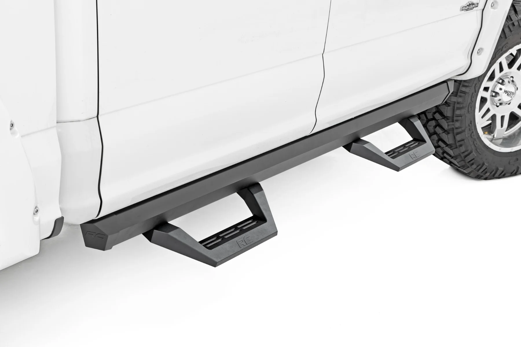 SRX2 Adj Aluminum Step | Crew Cab | Ford F-150/F-150 Lightning/Super Duty | 2015-2022 | Rough Country | 51008A - Image 4